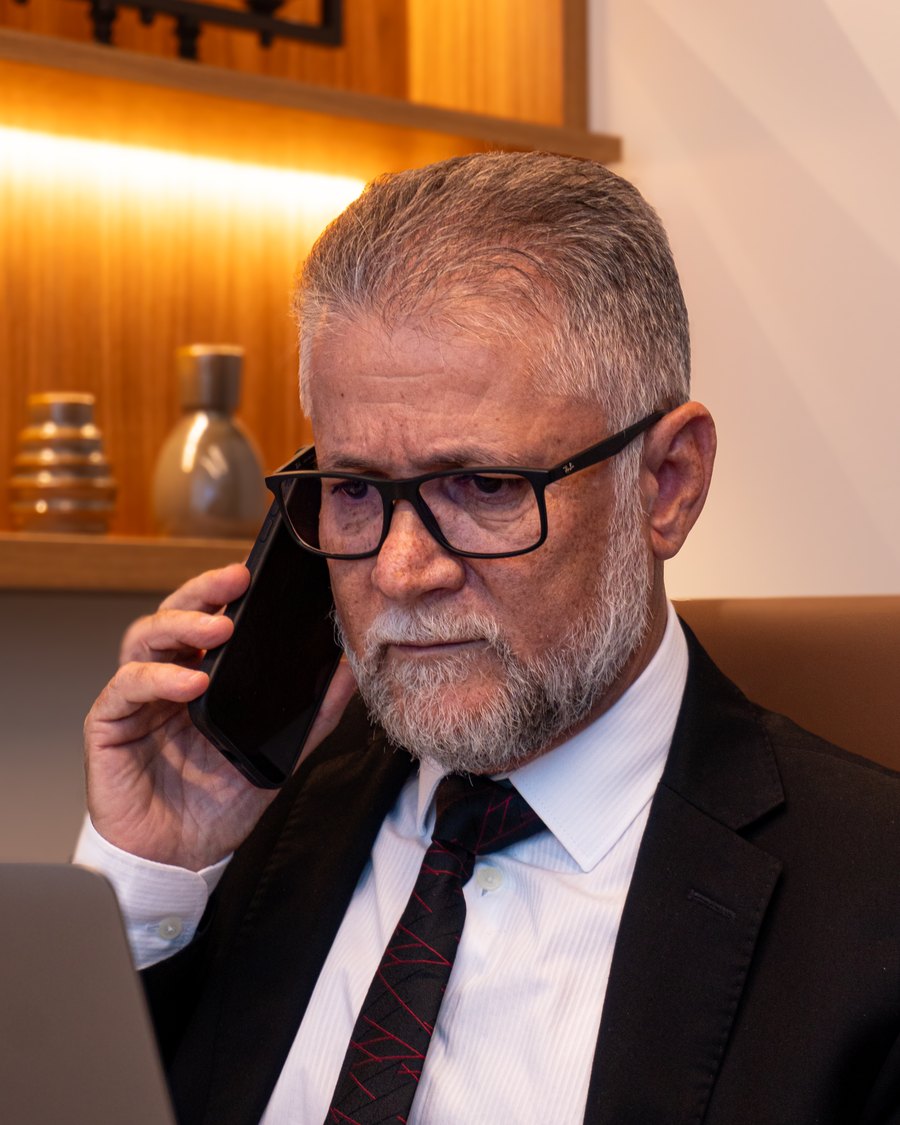 Jorge Gonçalves, sócio-fundador da Gonçalves Consultoria, em atendimento